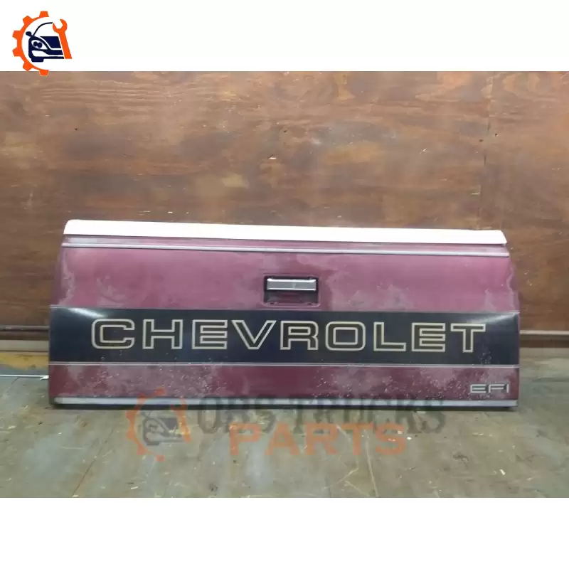 88-98 CHEVROLET C/K 1500 SHORTBED TAILGATE. TAILGATE HANDLE.RUST FREE AND COMPLETE.